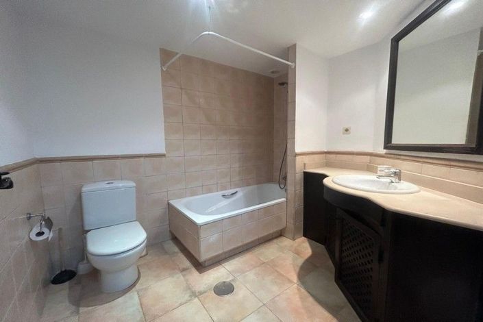 Image No.13-3 Bed House for sale