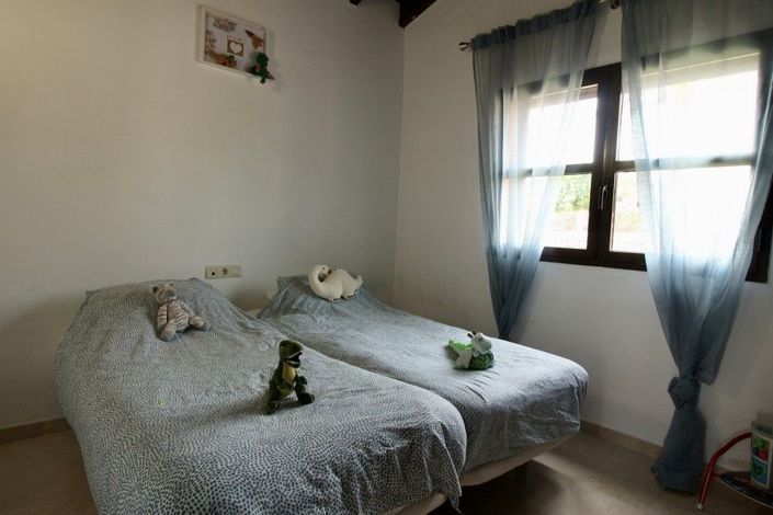 Image No.18-3 Bed House for sale