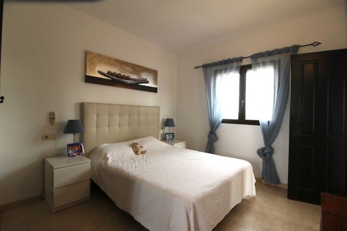 Image No.21-3 Bed House for sale