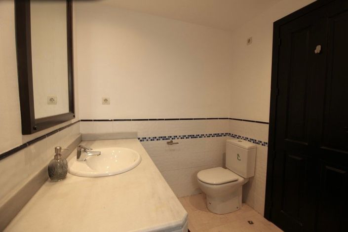 Image No.24-3 Bed House for sale