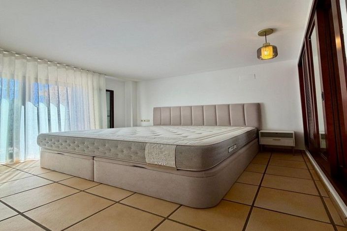 Image No.11-3 Bed House for sale