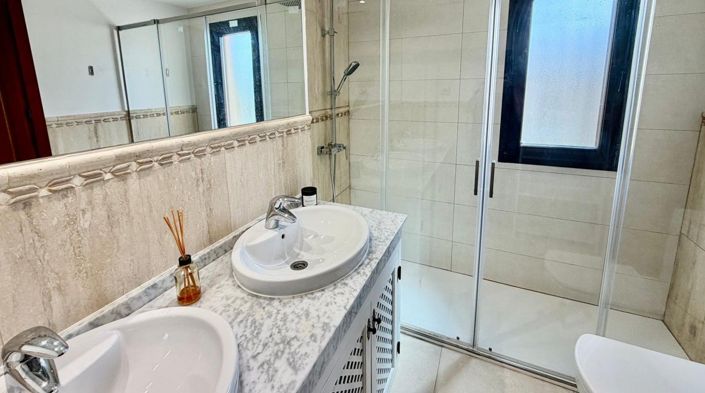 Image No.11-3 Bed House for sale