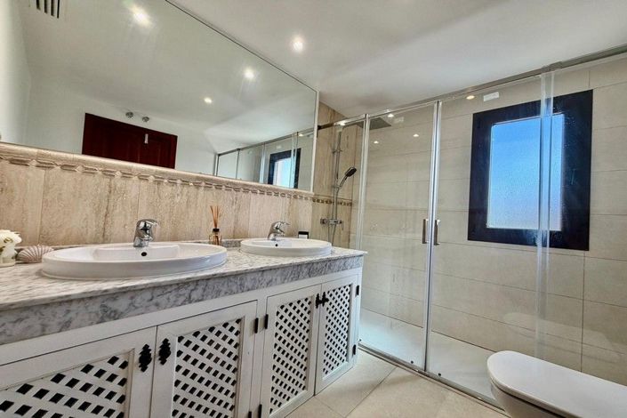 Image No.15-3 Bed House for sale