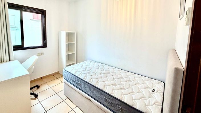 Image No.15-3 Bed House for sale
