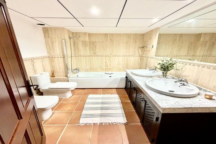 Image No.21-3 Bed House for sale