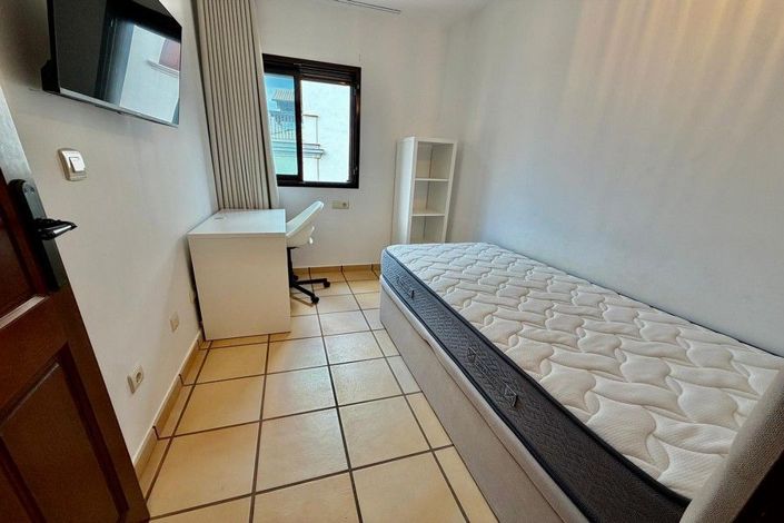 Image No.25-3 Bed House for sale