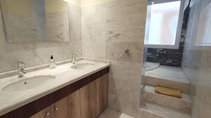 Image No.18-3 Bed Apartment for sale