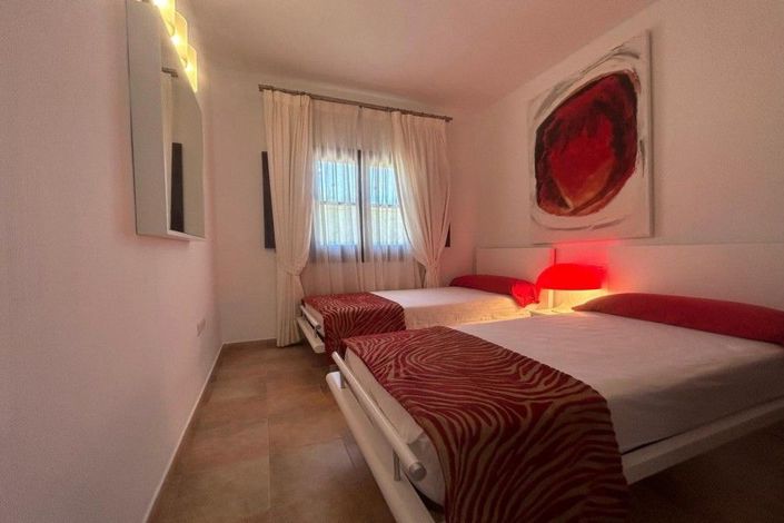 Image No.30-3 Bed House for sale