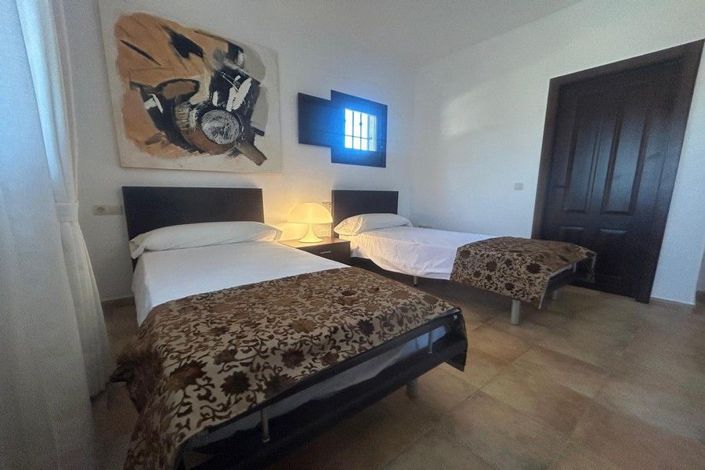 Image No.33-3 Bed House for sale