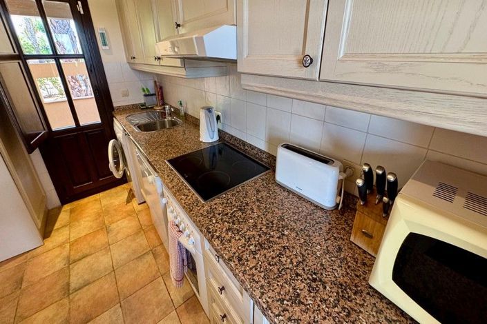 Image No.21-3 Bed House for sale