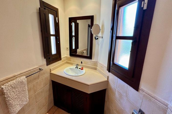 Image No.36-3 Bed House for sale