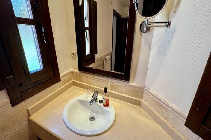 Image No.37-3 Bed House for sale