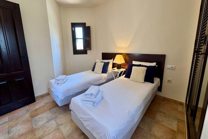 Image No.47-3 Bed House for sale