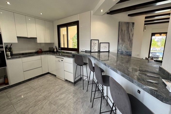 Image No.18-4 Bed Villa for sale