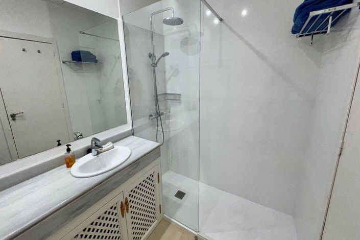 Image No.24-3 Bed House for sale