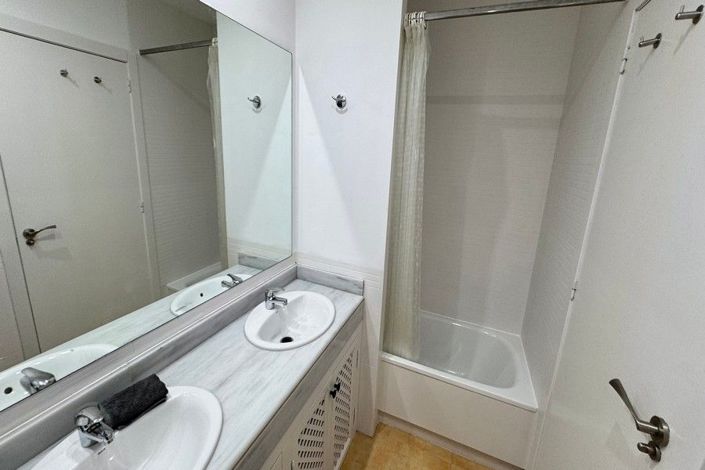 Image No.42-3 Bed House for sale
