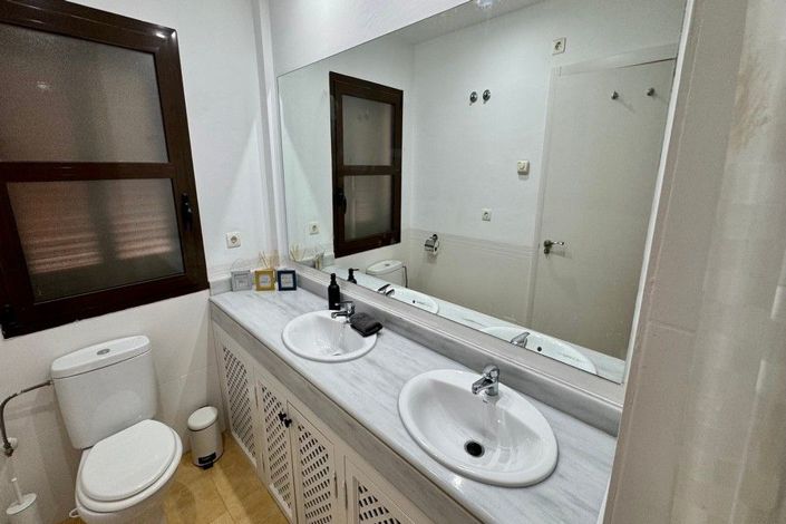 Image No.43-3 Bed House for sale
