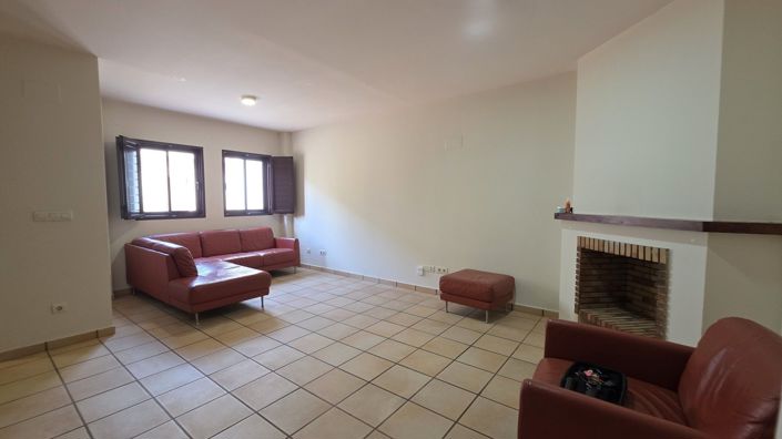 Image No.10-3 Bed House for sale