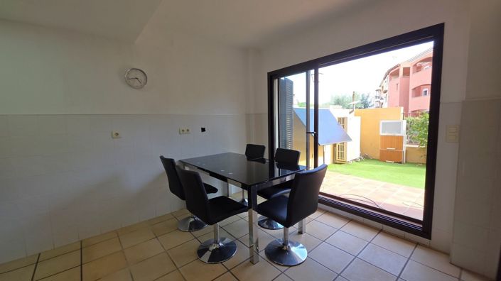 Image No.11-3 Bed House for sale