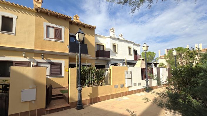 Image No.2-3 Bed House for sale