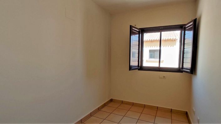 Image No.20-3 Bed House for sale
