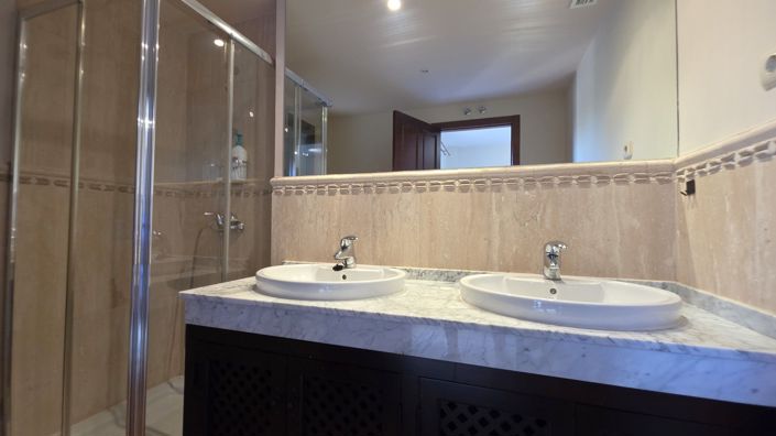 Image No.7-3 Bed House for sale