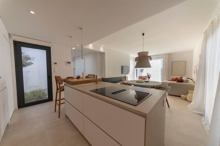 Image No.17-3 Bed House for sale