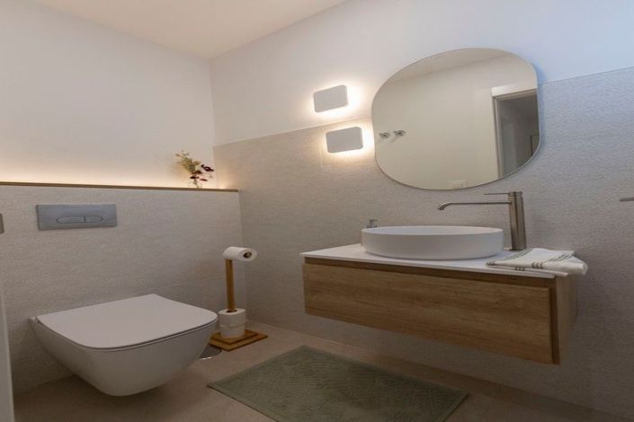 Image No.18-3 Bed House for sale