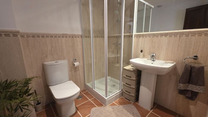 Image No.39-2 Bed Apartment for sale