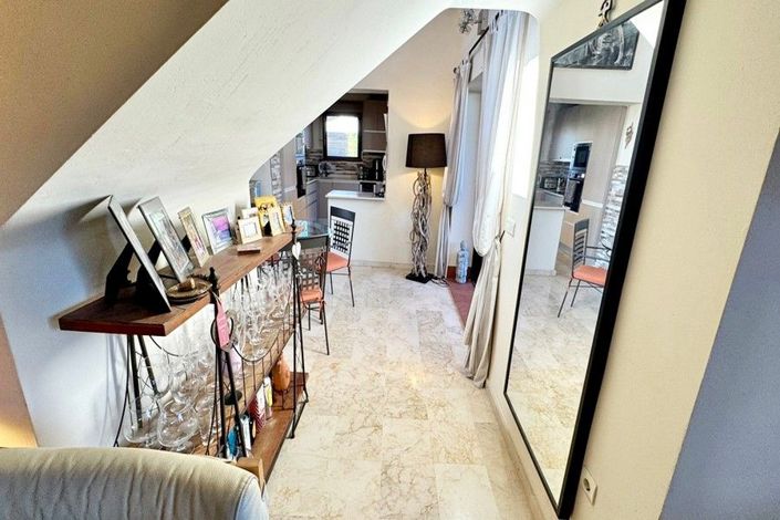 Image No.10-3 Bed House for sale