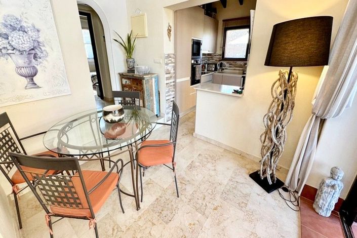 Image No.11-3 Bed House for sale