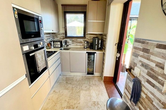 Image No.15-3 Bed House for sale