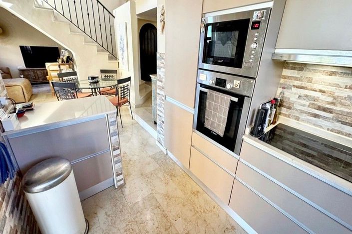 Image No.17-3 Bed House for sale
