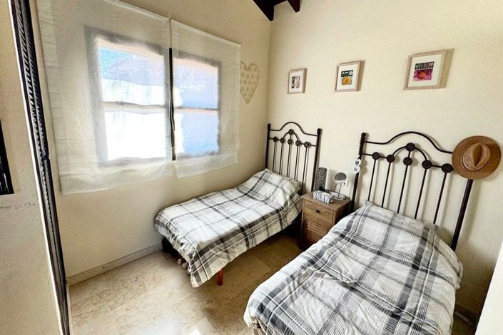 Image No.24-3 Bed House for sale