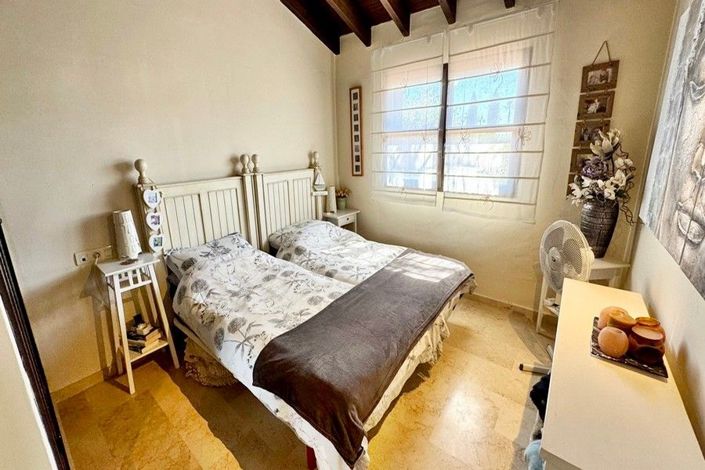 Image No.27-3 Bed House for sale
