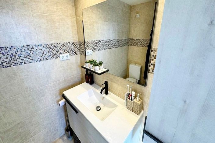 Image No.42-3 Bed House for sale