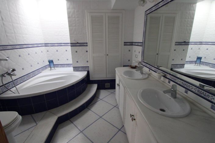 Image No.22-7 Bed Townhouse for sale