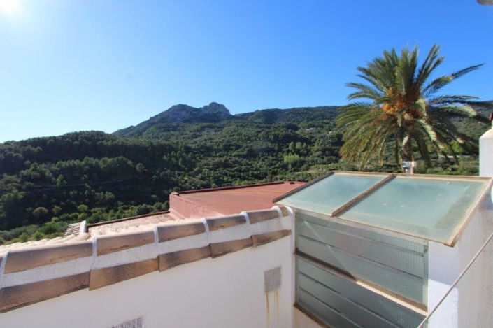 Image No.27-7 Bed Townhouse for sale