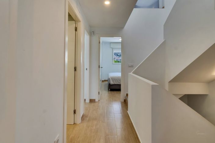 Image No.21-4 Bed Townhouse for sale