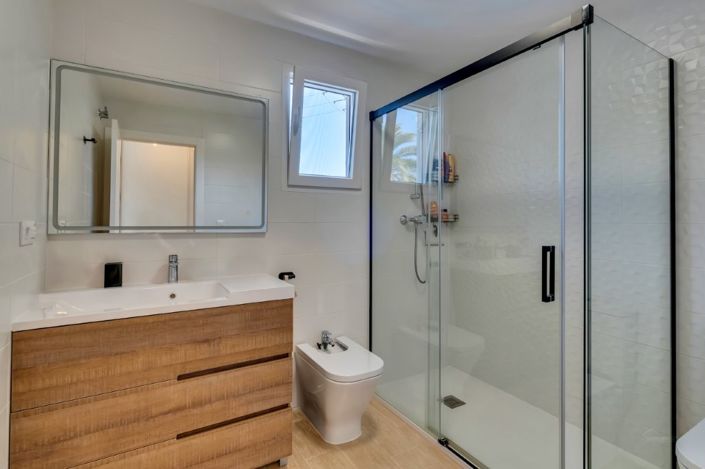 Image No.22-4 Bed Townhouse for sale