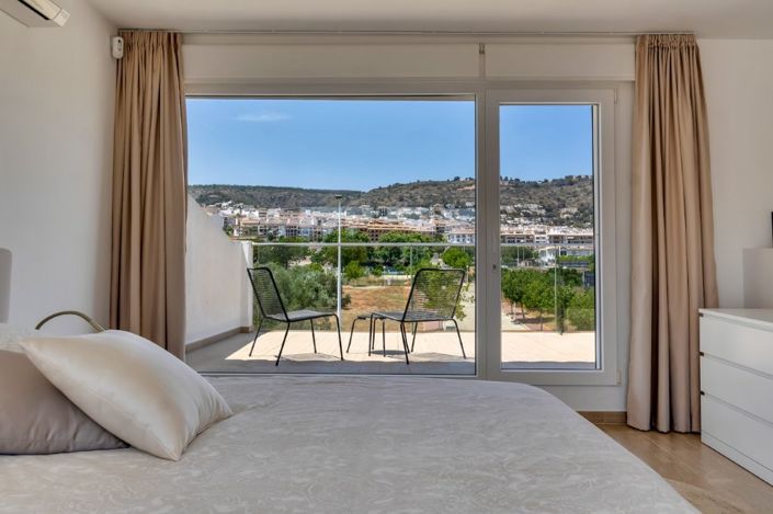 Image No.26-4 Bed Townhouse for sale