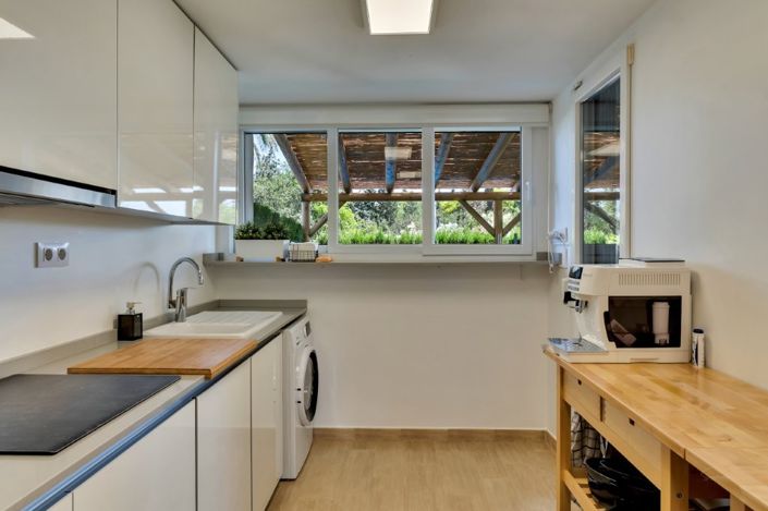 Image No.8-4 Bed Townhouse for sale