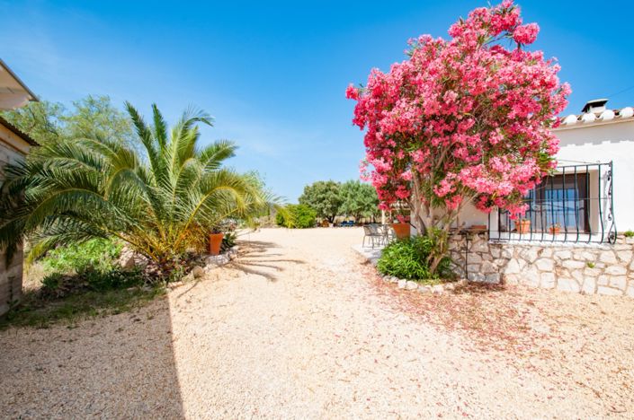 Image No.27-4 Bed Property for sale