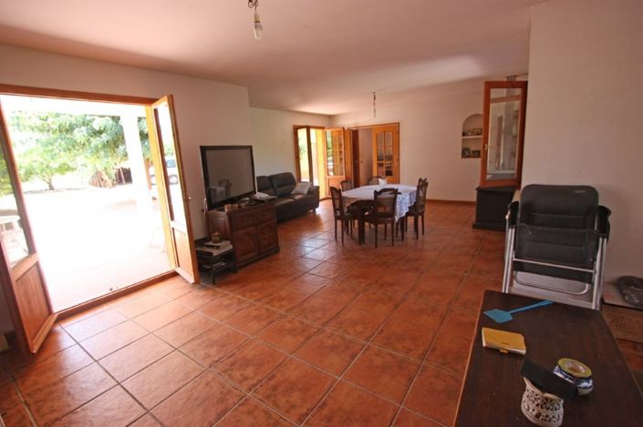 Image No.4-6 Bed Property for sale