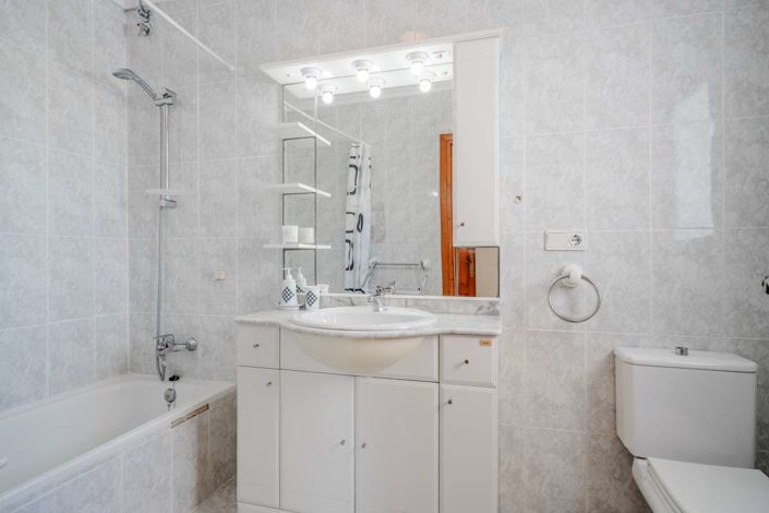 Image No.6-6 Bed Villa for sale