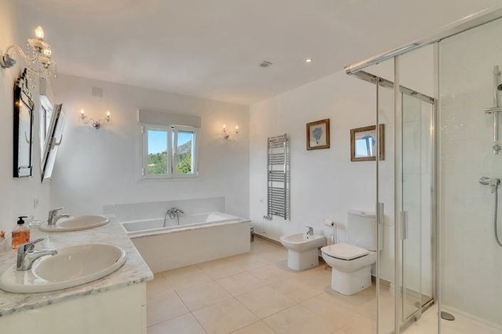 Image No.10-5 Bed Villa for sale