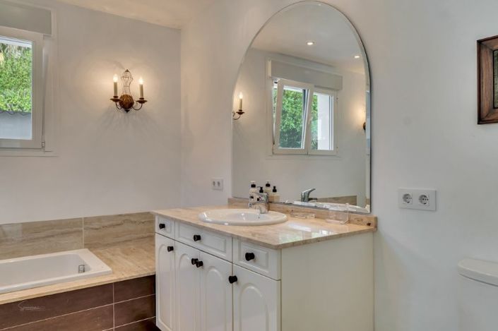 Image No.27-5 Bed Villa for sale