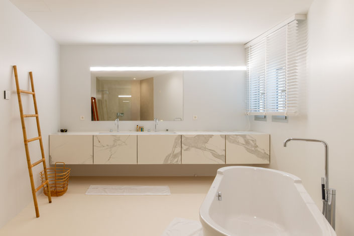 Image No.17-3 Bed Property for sale