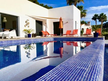 e783bf7345e5163e92cd18db52f4839b