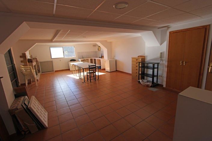 Image No.13-7 Bed Townhouse for sale